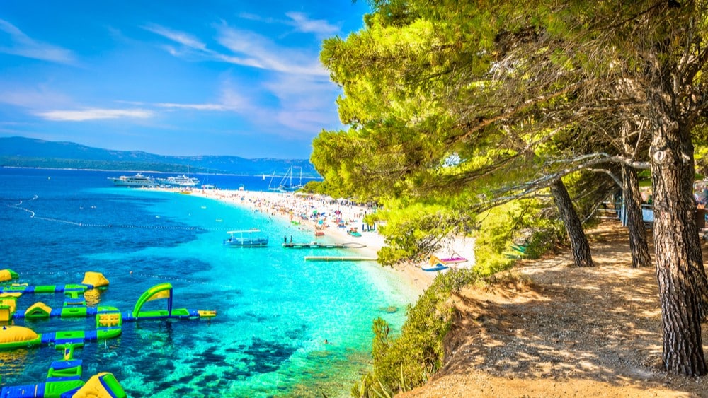 How to Find Affordable Accommodation by the Sea? 7 Tips That Will Save You Money